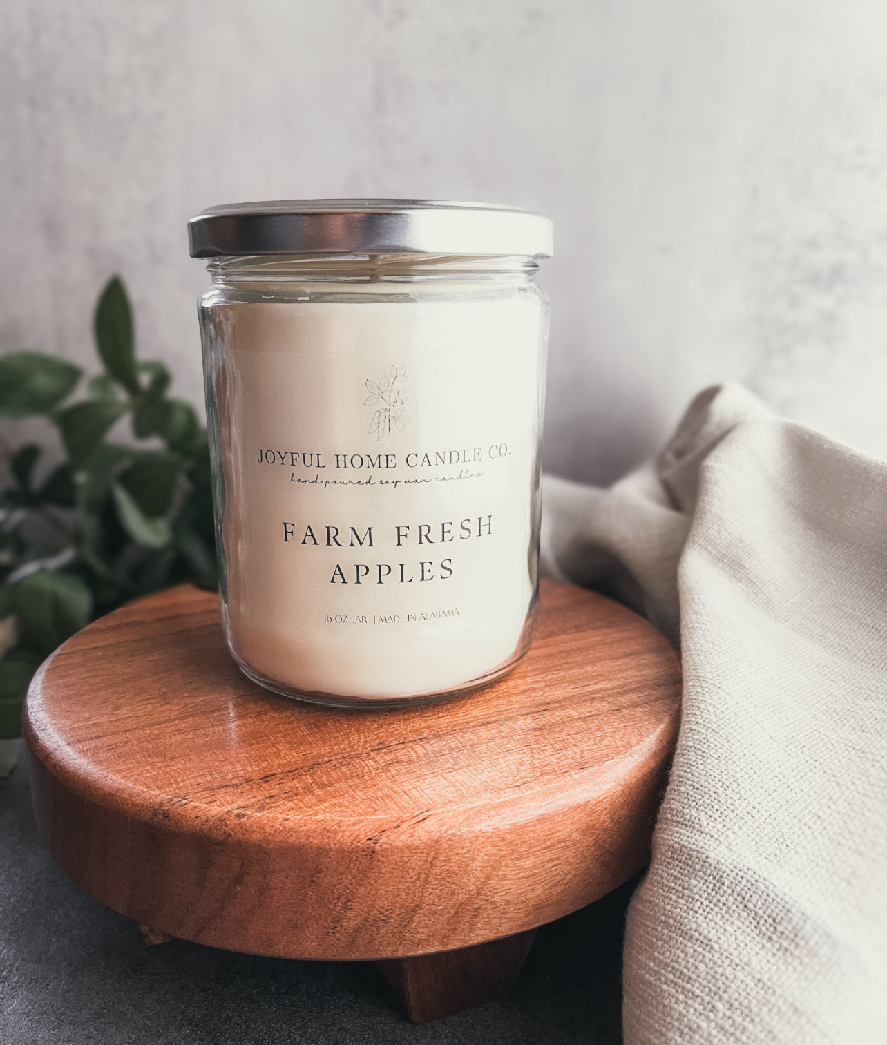 Farm Fresh Apples 16 oz candle